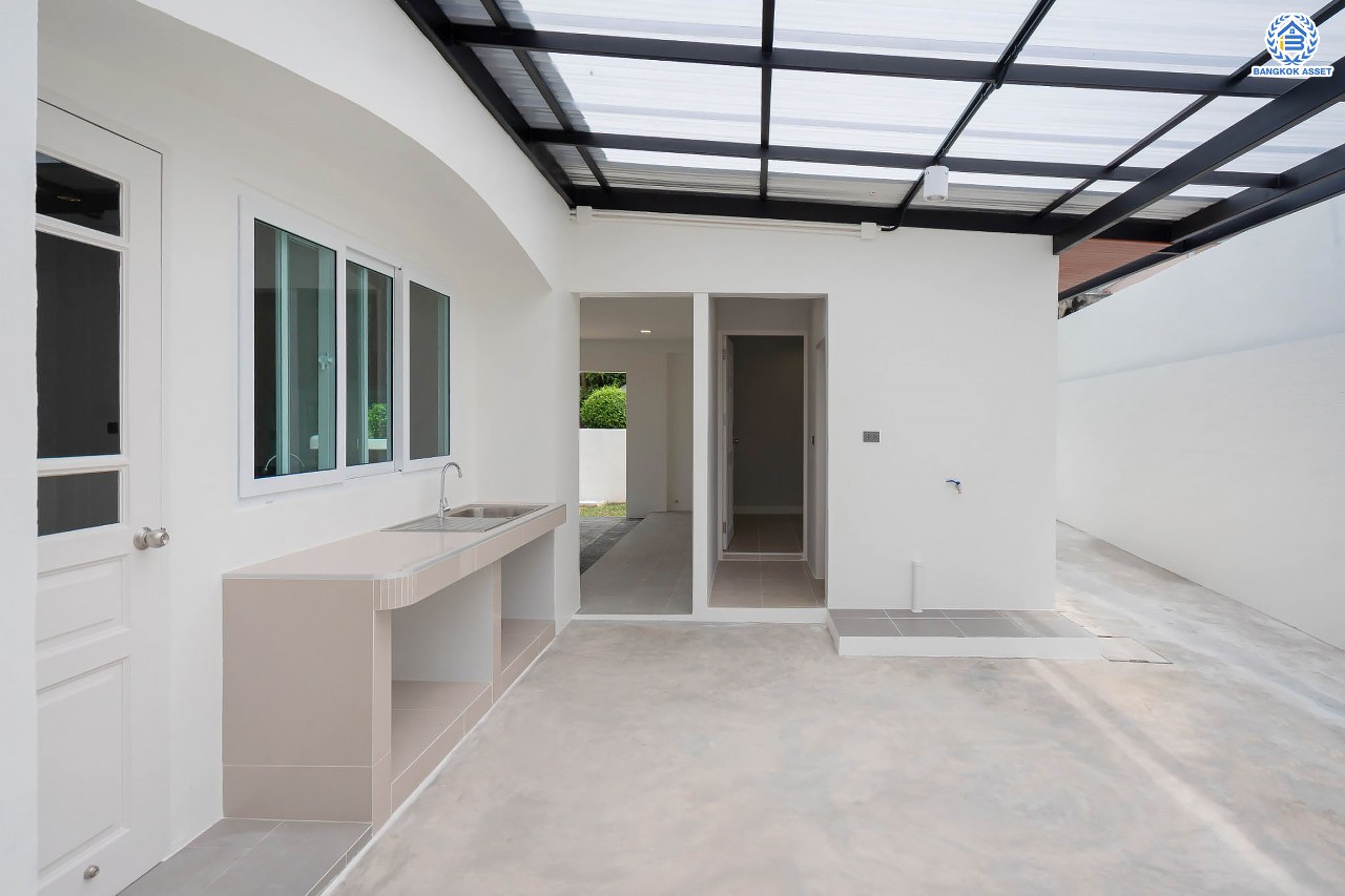 บ้านมือสองตกแต่งใหม่ ม.ศุภาลัย ออร์คิดปาร์ค1 บางแค ดีไซน์หรูหรา เนื้อที่ 117.7 ตร.ว. ฟังก์ชัน 4 ห้องนอน 4 ห้องน้ำ 1 ห้องแม่บ้าน จอดรถได้ 4 คัน บนทำเลเดินทางสะดวก เชื่อมต่อหลายเส้นทาง ใกล้เดอะมอลล์บางแค ทางด่วน "กาญจนาภิเษก" และรถไฟฟ้าสายสีน้ำเงิน "สถานีภาษีเจริญ"